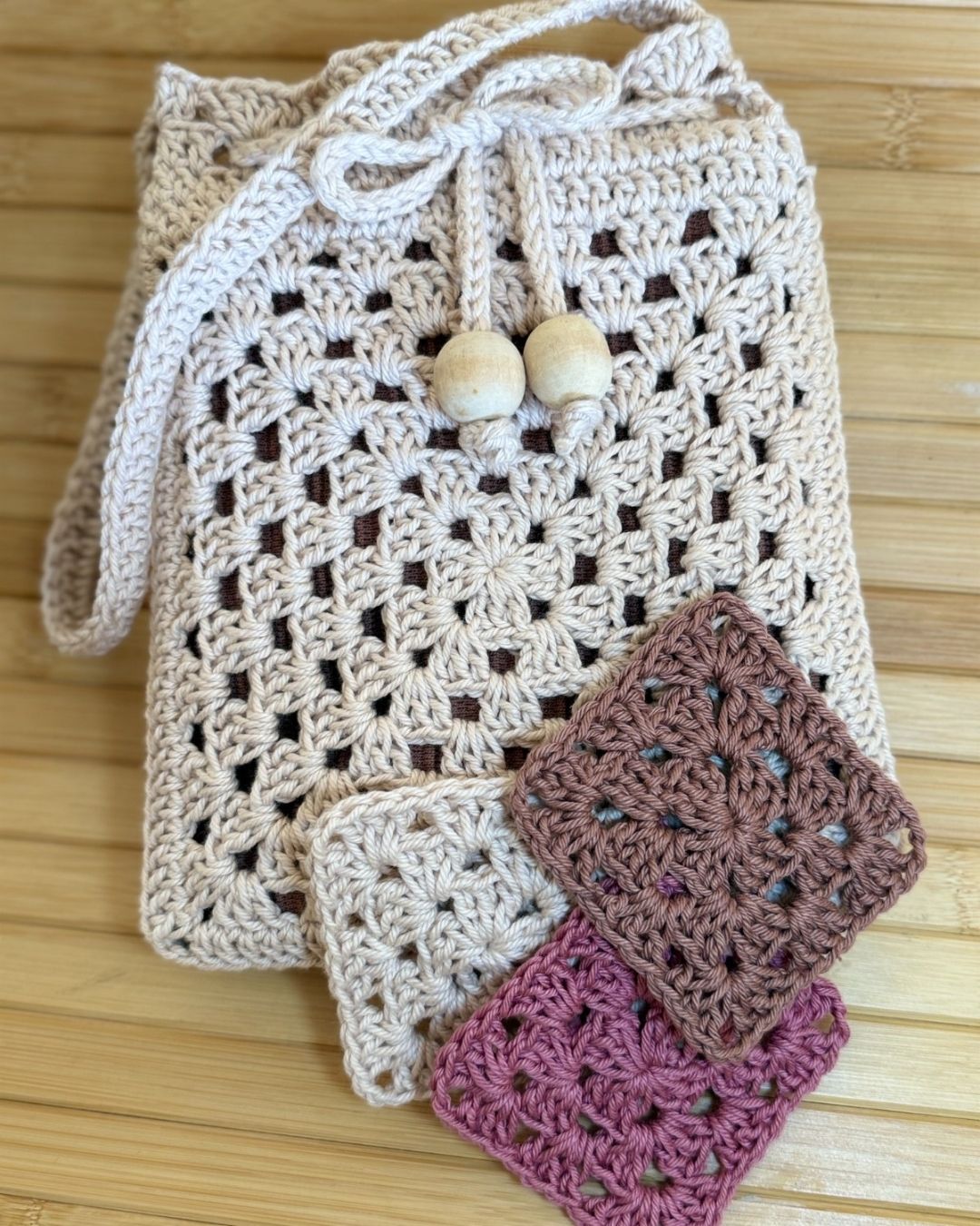 Crochet a Granny Square Shoulder Bag with Crochet Artist Marília Luz