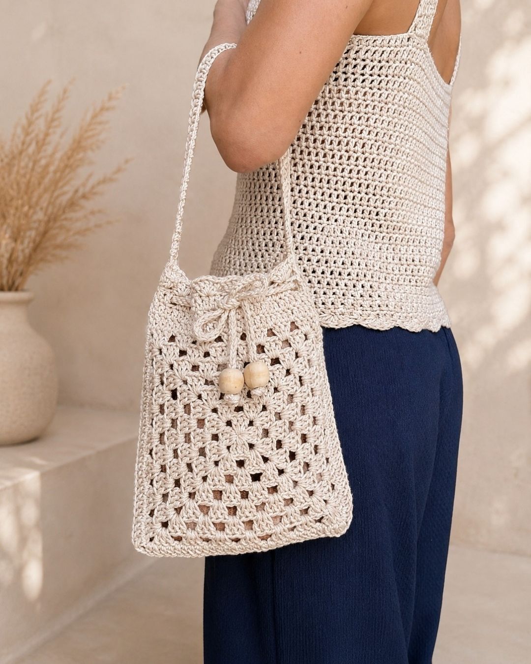Crochet a Granny Square Shoulder Bag with Crochet Artist Marília Luz