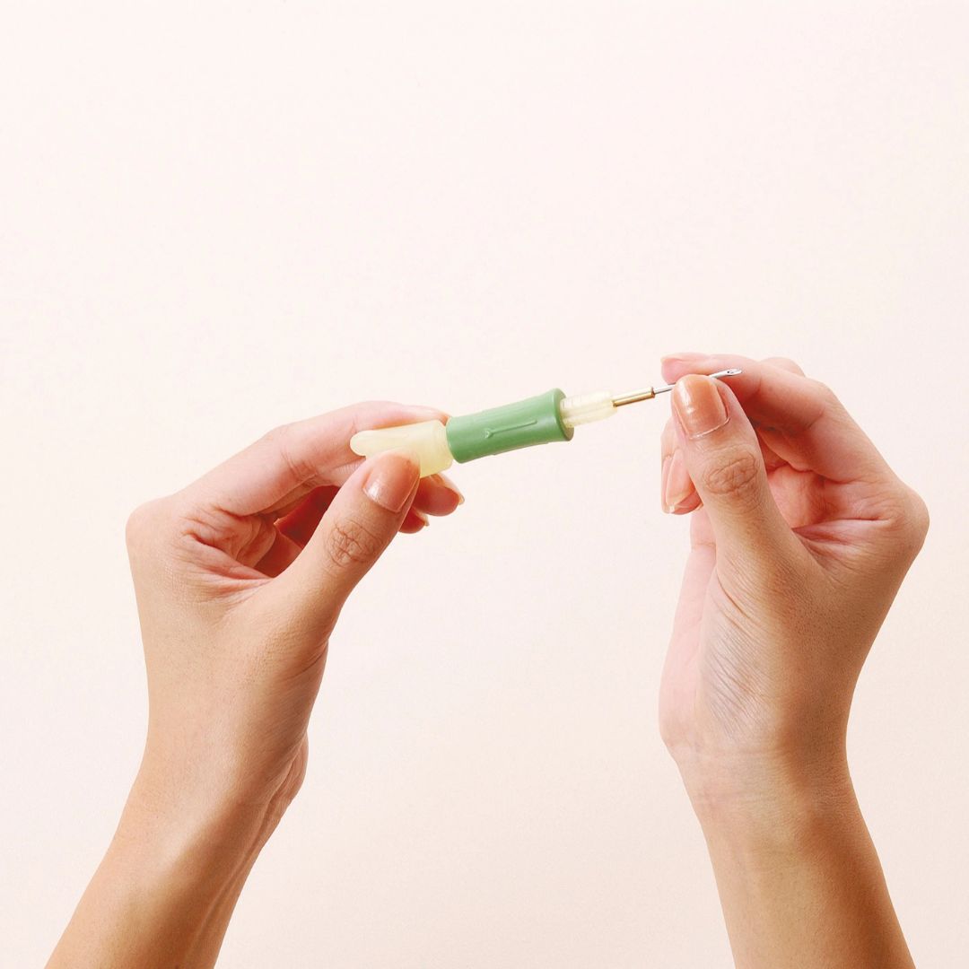 Clover Embroidery Stitching Tool (Punch Needle)