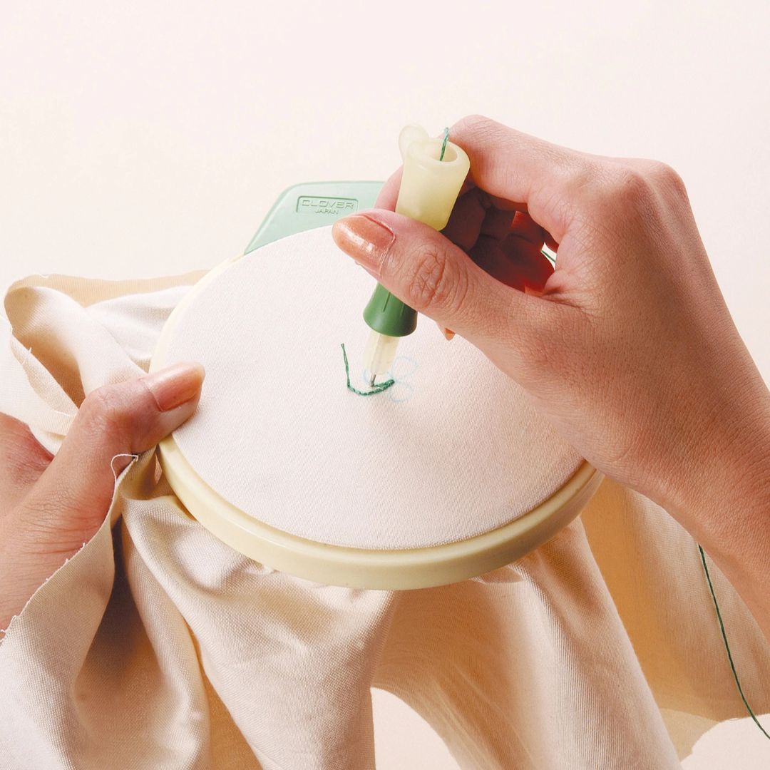 Clover Embroidery Stitching Tool (Punch Needle)