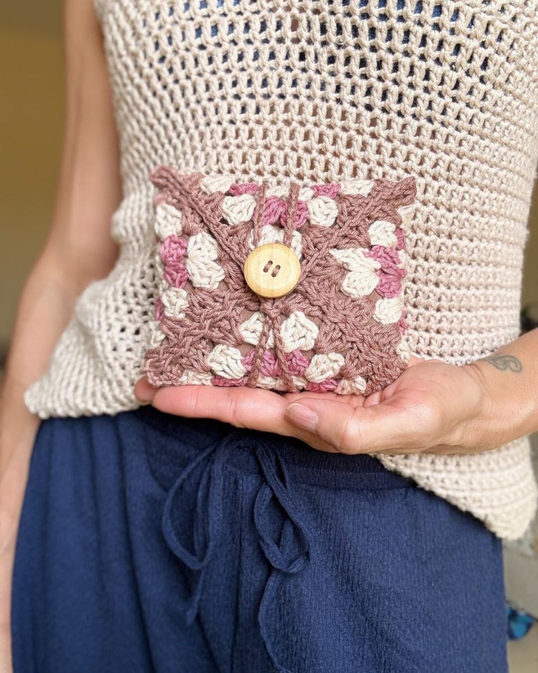 Crochet a Granny Square Pouch with Crochet Artist Marília Luz