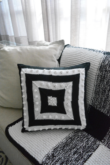 B&W Pillow Knitting Pattern
