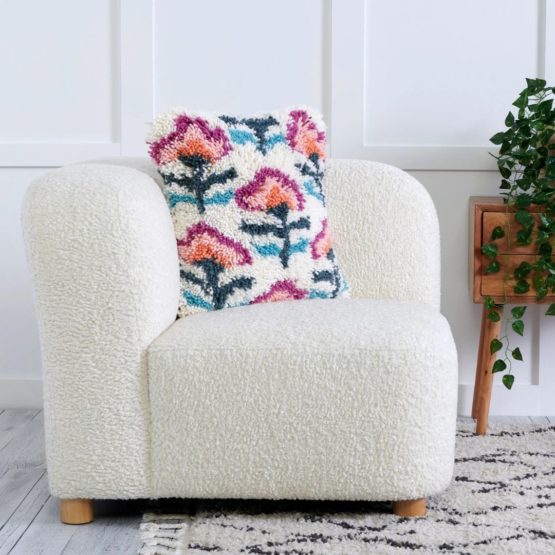 Bernat Latch It Latch Hook Kit - Fleece Pillow Cover (Blooming)