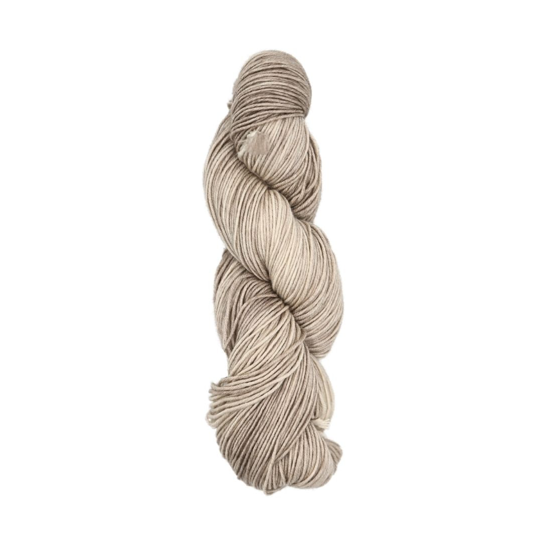 Roya Merino DK Yarn (Chestnut 01)