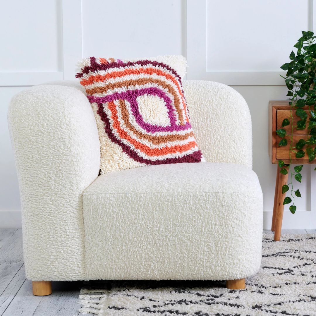 Bernat Latch It Latch Hook Kit - Fleece Pillow Cover (Curved Corners)