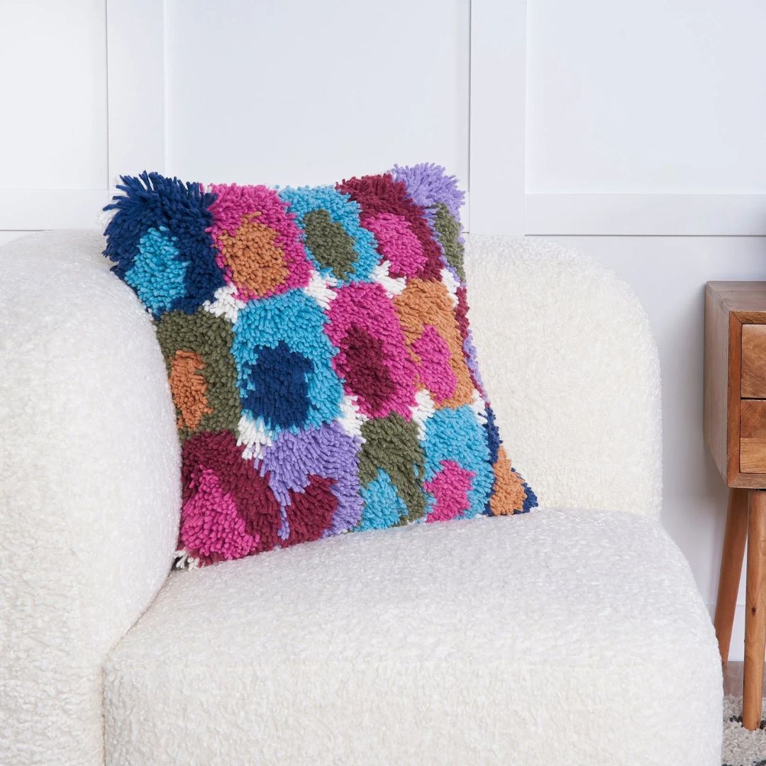 Bernat Latch It Latch Hook Kit - Fleece Pillow Cover (Rounded Rectangles)