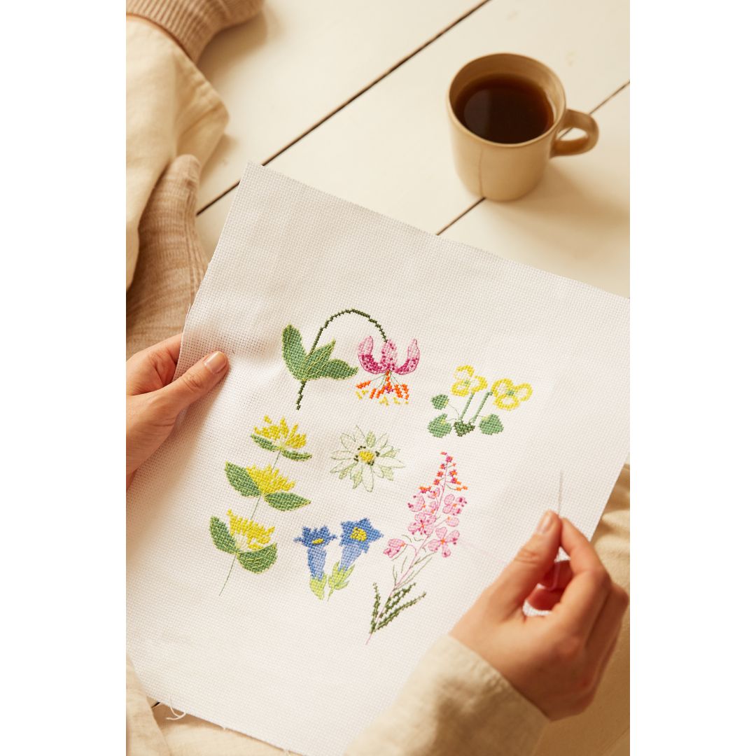 DMC Cross Stitch Kit - Mindful Making (The Meadow Flowers)