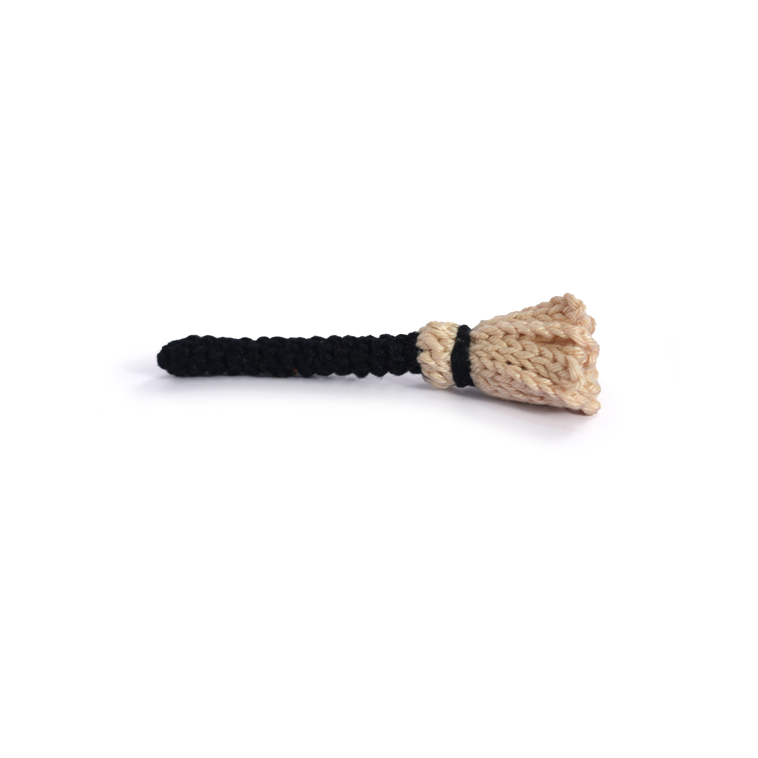 Circulo Amigurumi Kit - Halloween Collection (Witch)