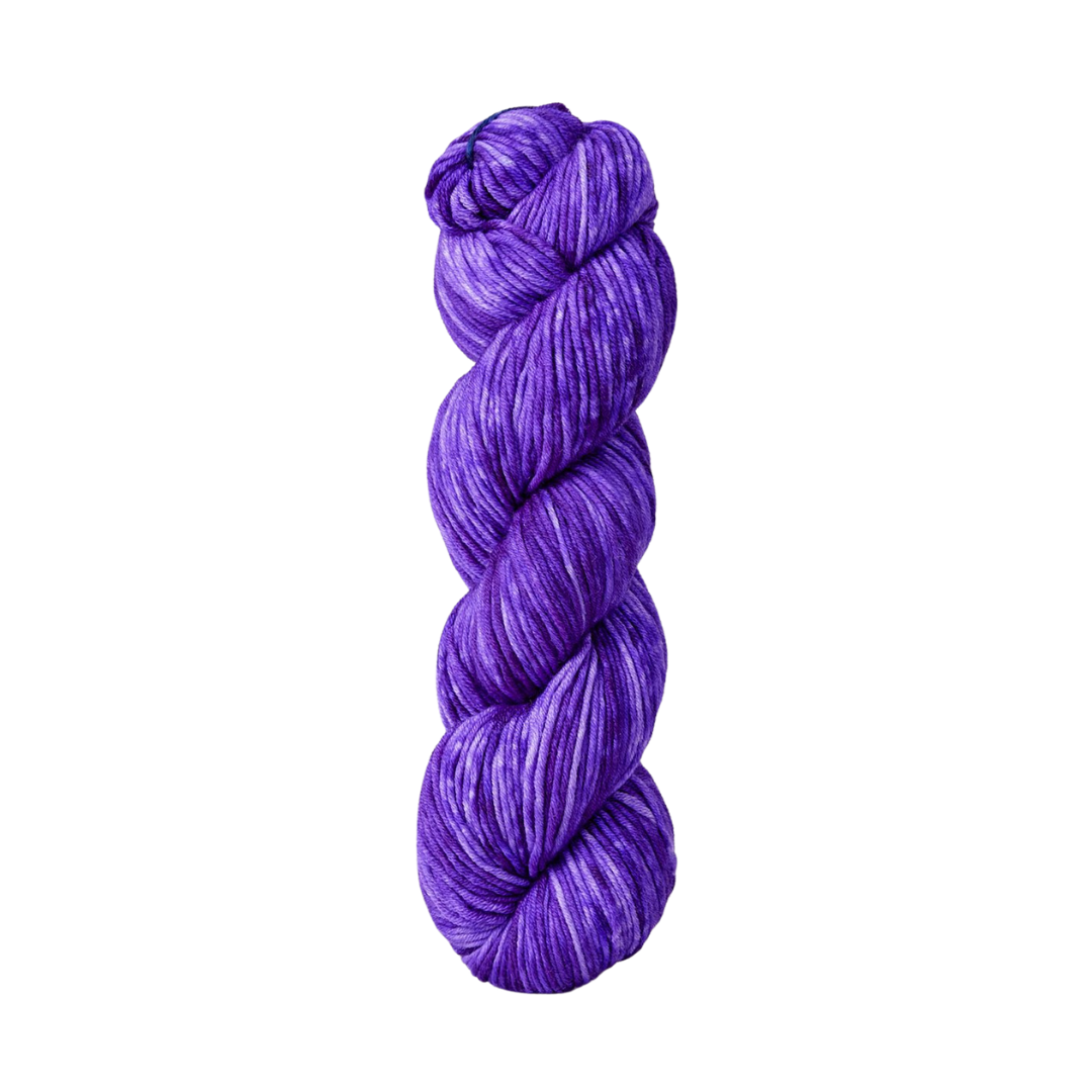 Urth Monokrom Worsted Yarn (4055)