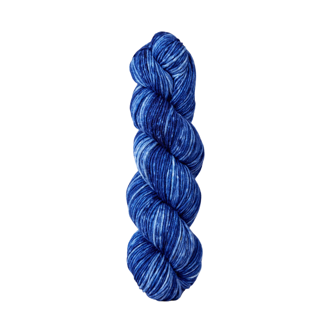Urth Monokrom Worsted Yarn (4056)