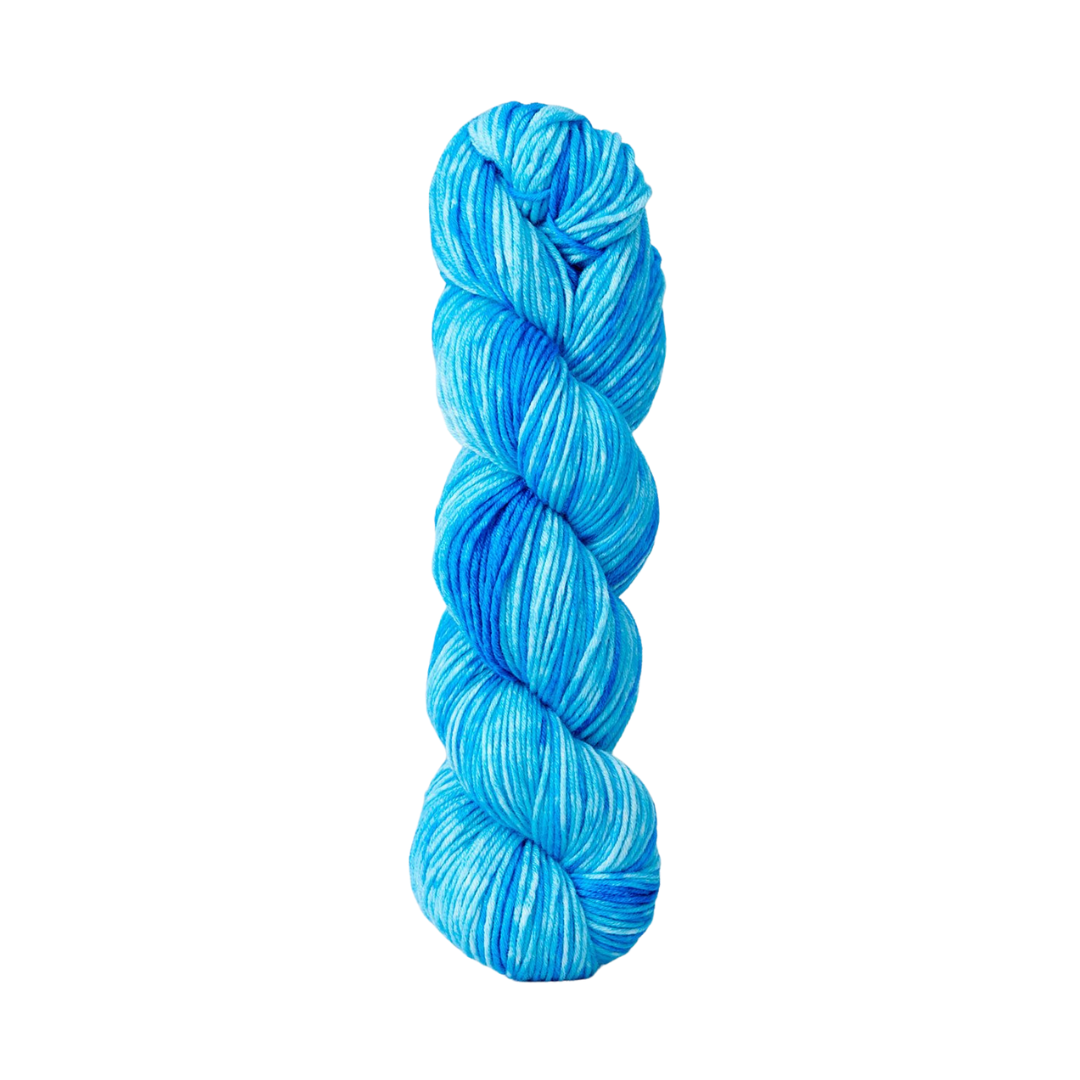 Urth Monokrom Worsted Yarn (4057)