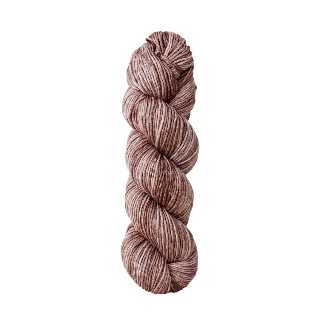 Urth Monokrom Worsted Yarn (4060)