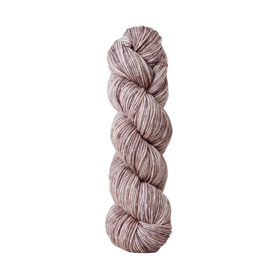 Urth Monokrom Worsted Yarn (4062)