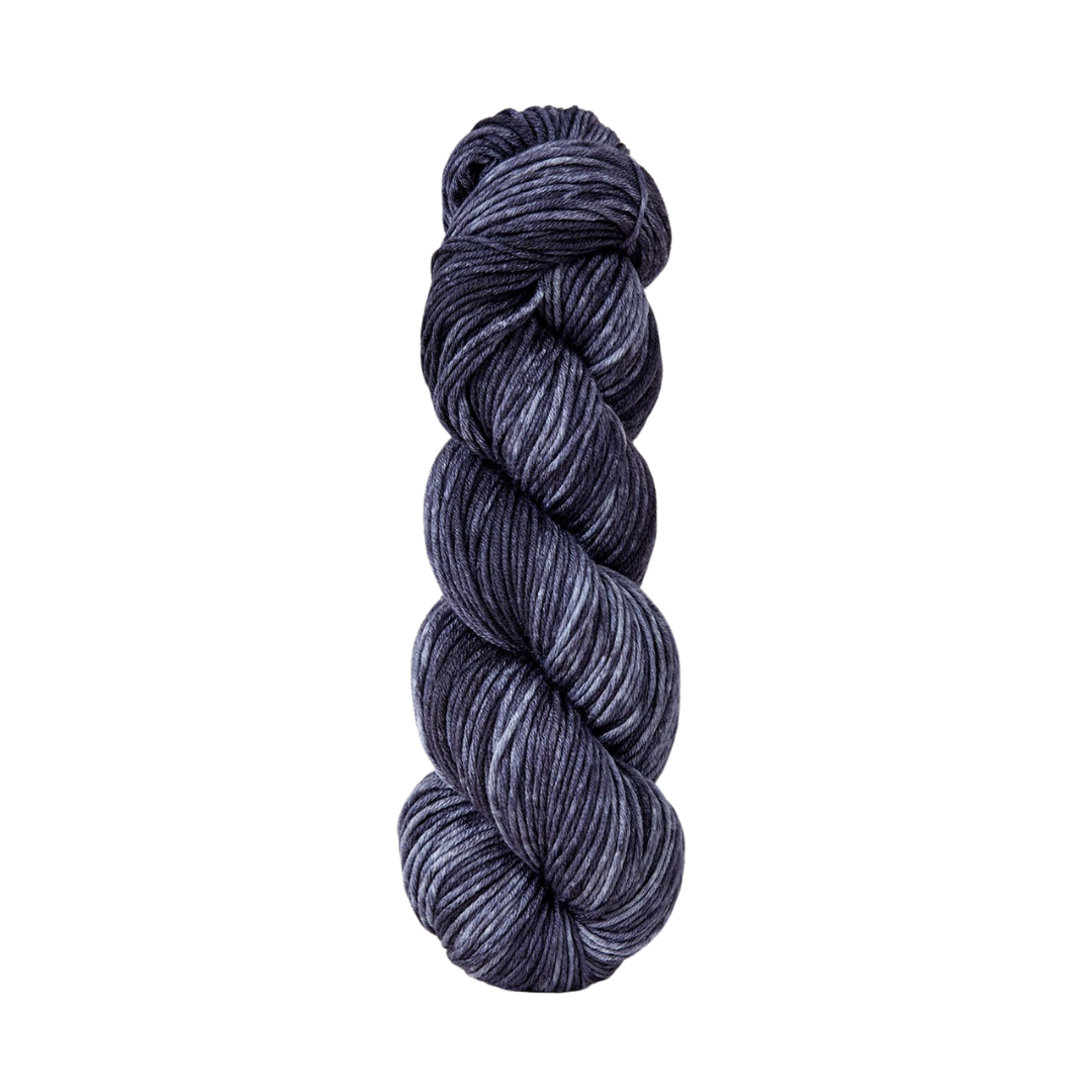 Urth Monokrom Worsted Yarn (4063)